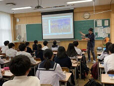 校内で留学体験